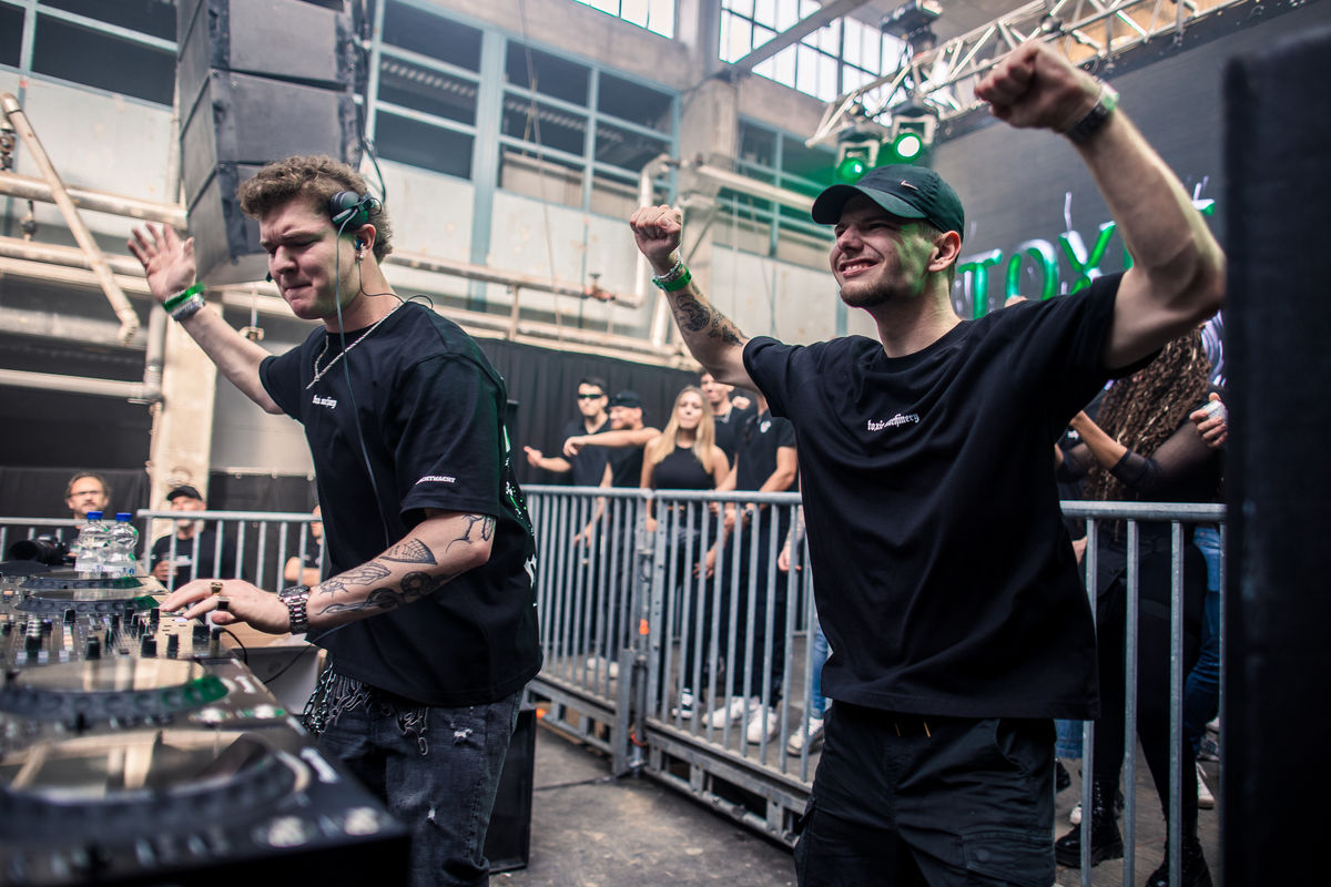 Loading... just a sec